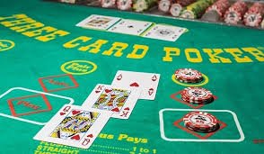 Người chơi trải nghiệm sảnh game trực tuyến alo789bet trên điện thoại